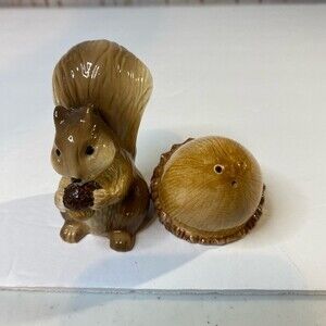 CUTE Woodland Tan Ceramic Squirrel & Acorn Salt and Pepper Shakers S+P Set